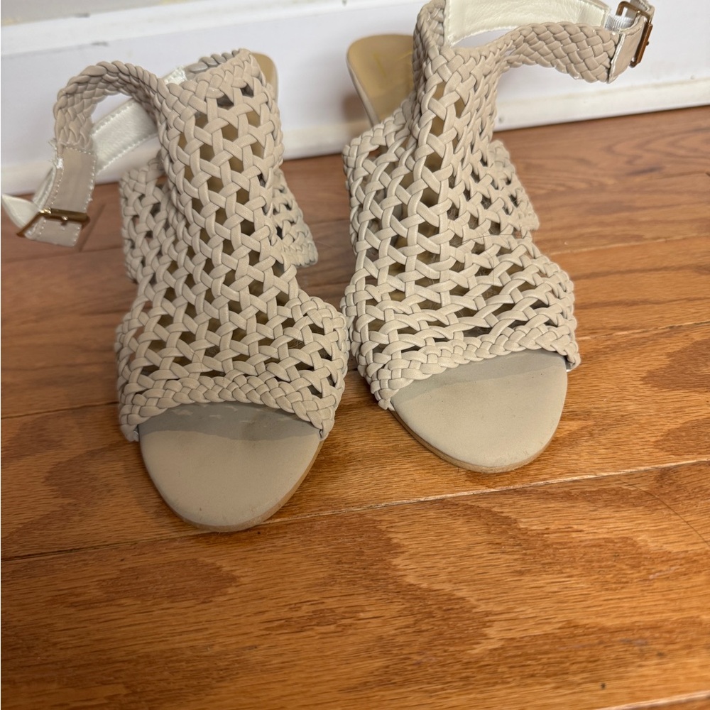 Elegant Beige Woven Women's heels - Picture 2 of 8
